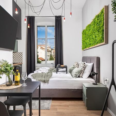 Apartments & Rooms One World Риека Экстерьер фото
