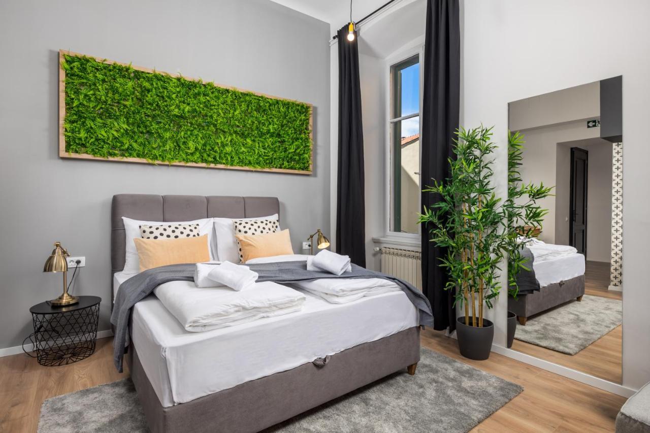 Apartments & Rooms One World Риека Экстерьер фото