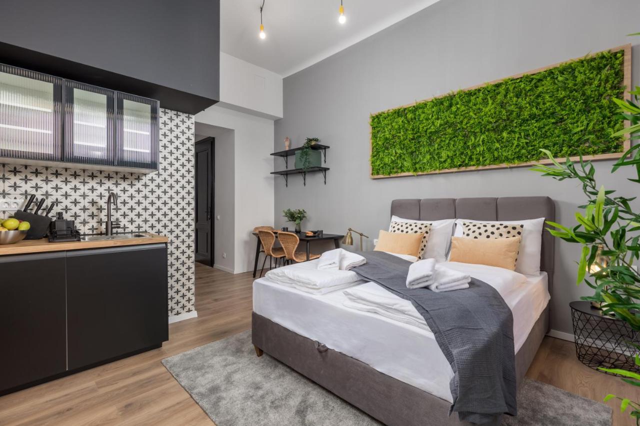 Apartments & Rooms One World Риека Экстерьер фото