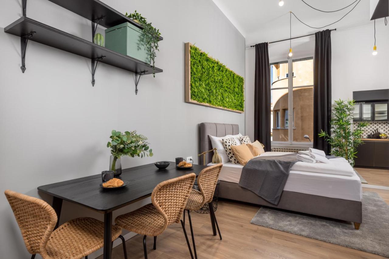 Apartments & Rooms One World Риека Экстерьер фото