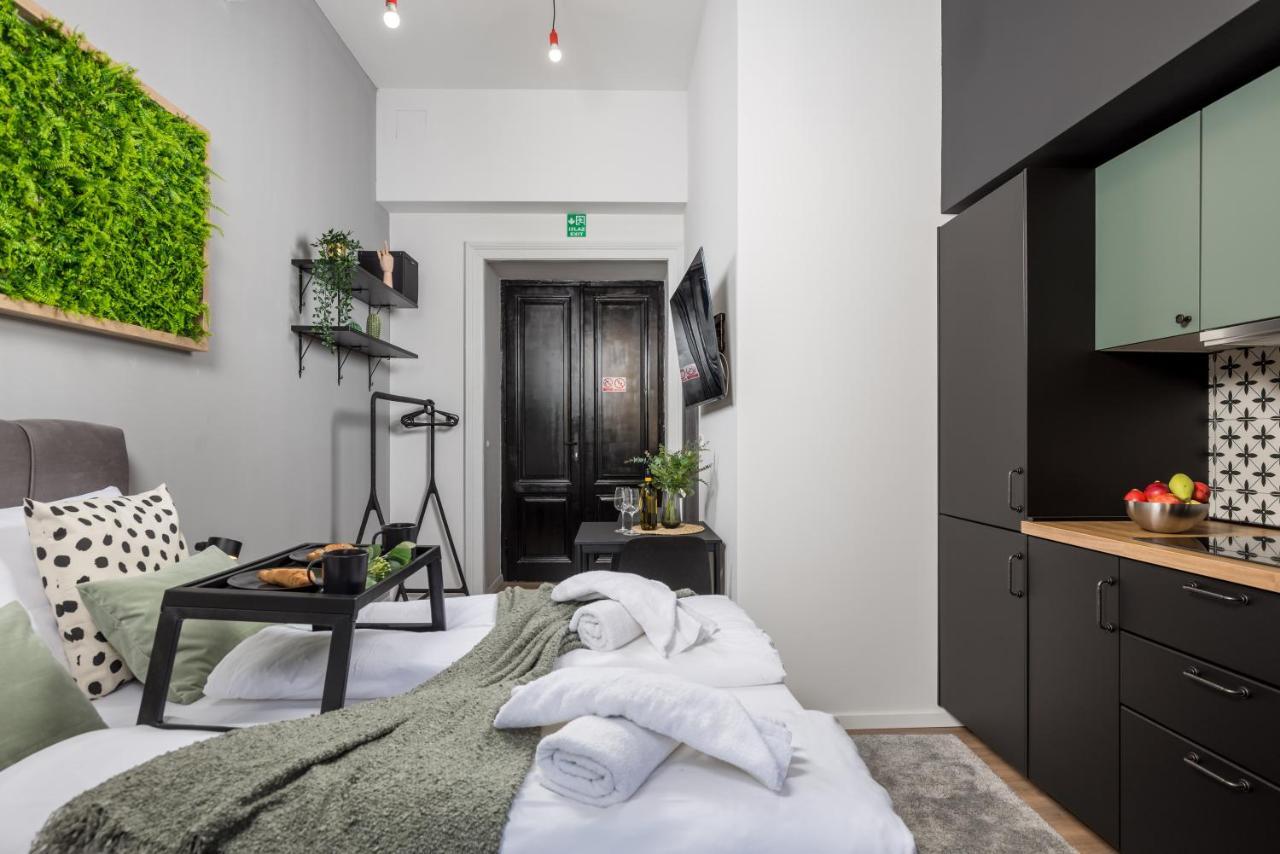 Apartments & Rooms One World Риека Экстерьер фото
