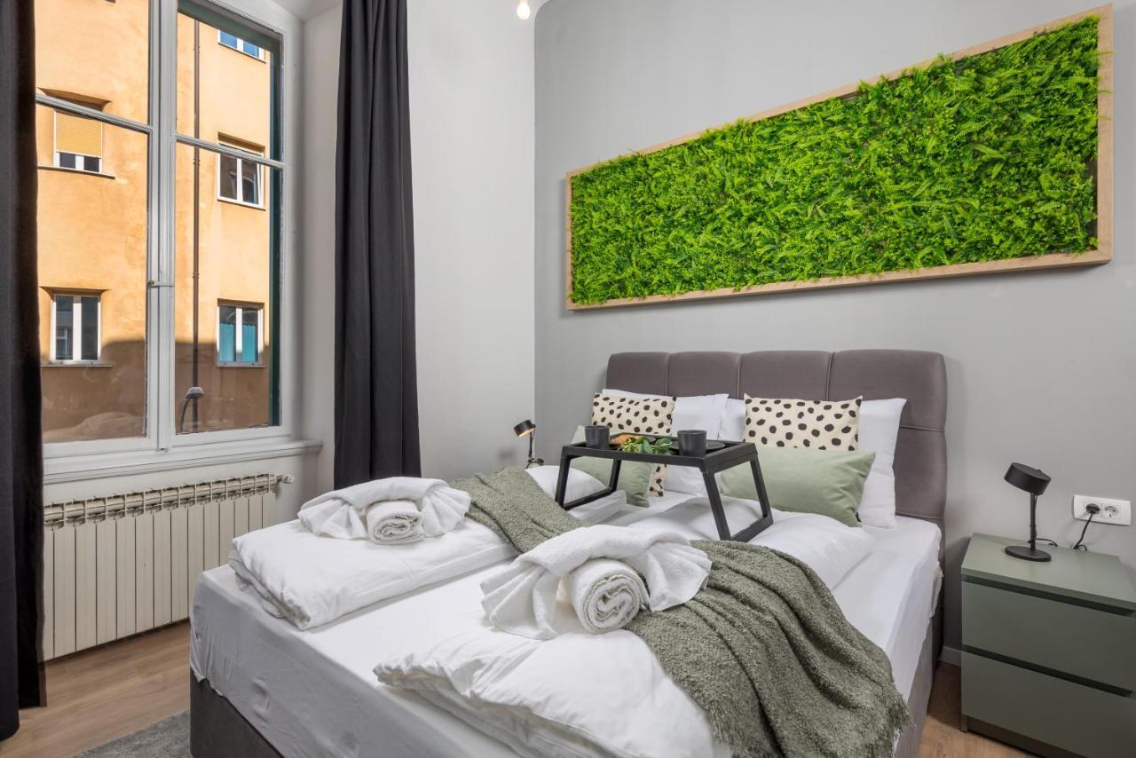 Apartments & Rooms One World Риека Экстерьер фото