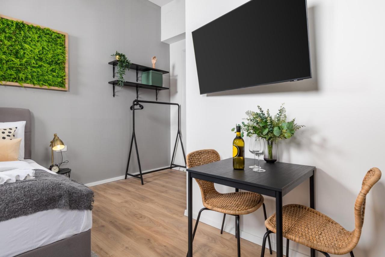 Apartments & Rooms One World Риека Экстерьер фото