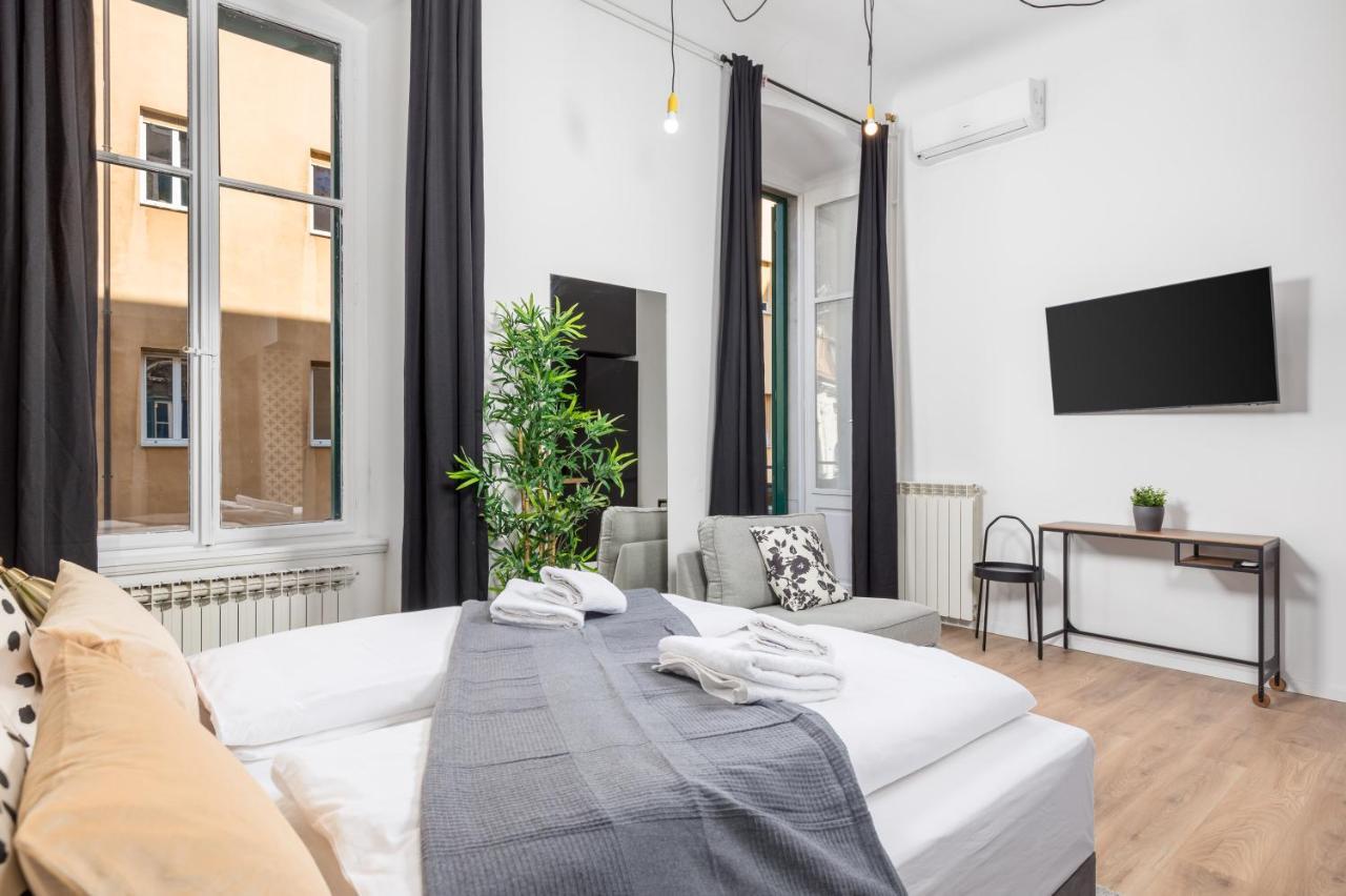 Apartments & Rooms One World Риека Экстерьер фото