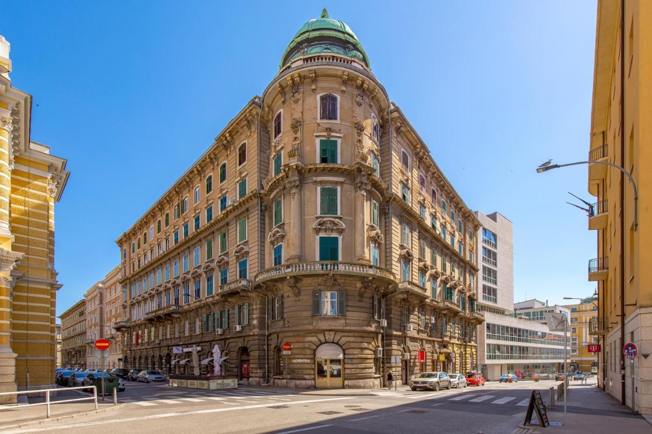 Apartments & Rooms One World Риека Экстерьер фото