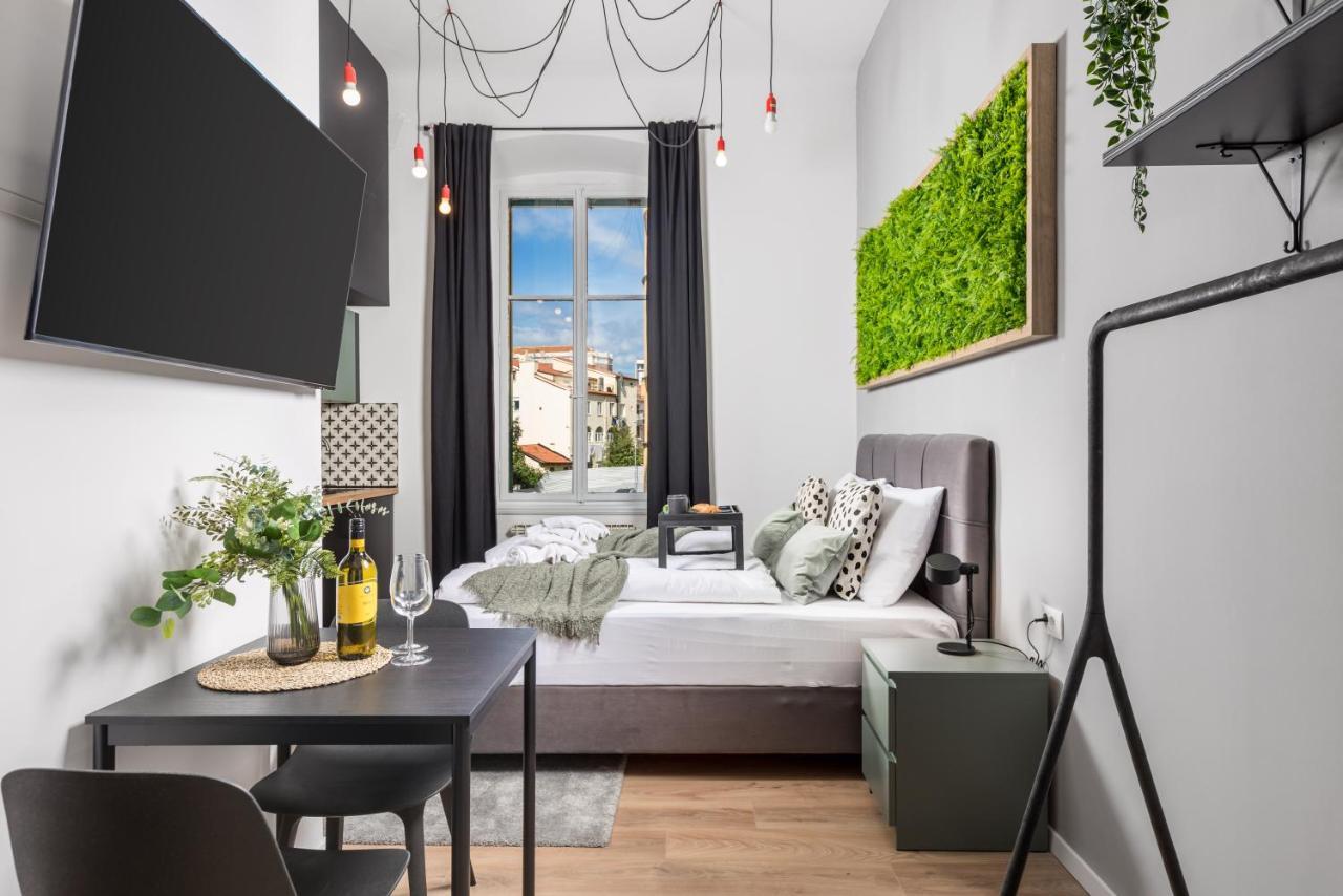 Apartments & Rooms One World Риека Экстерьер фото