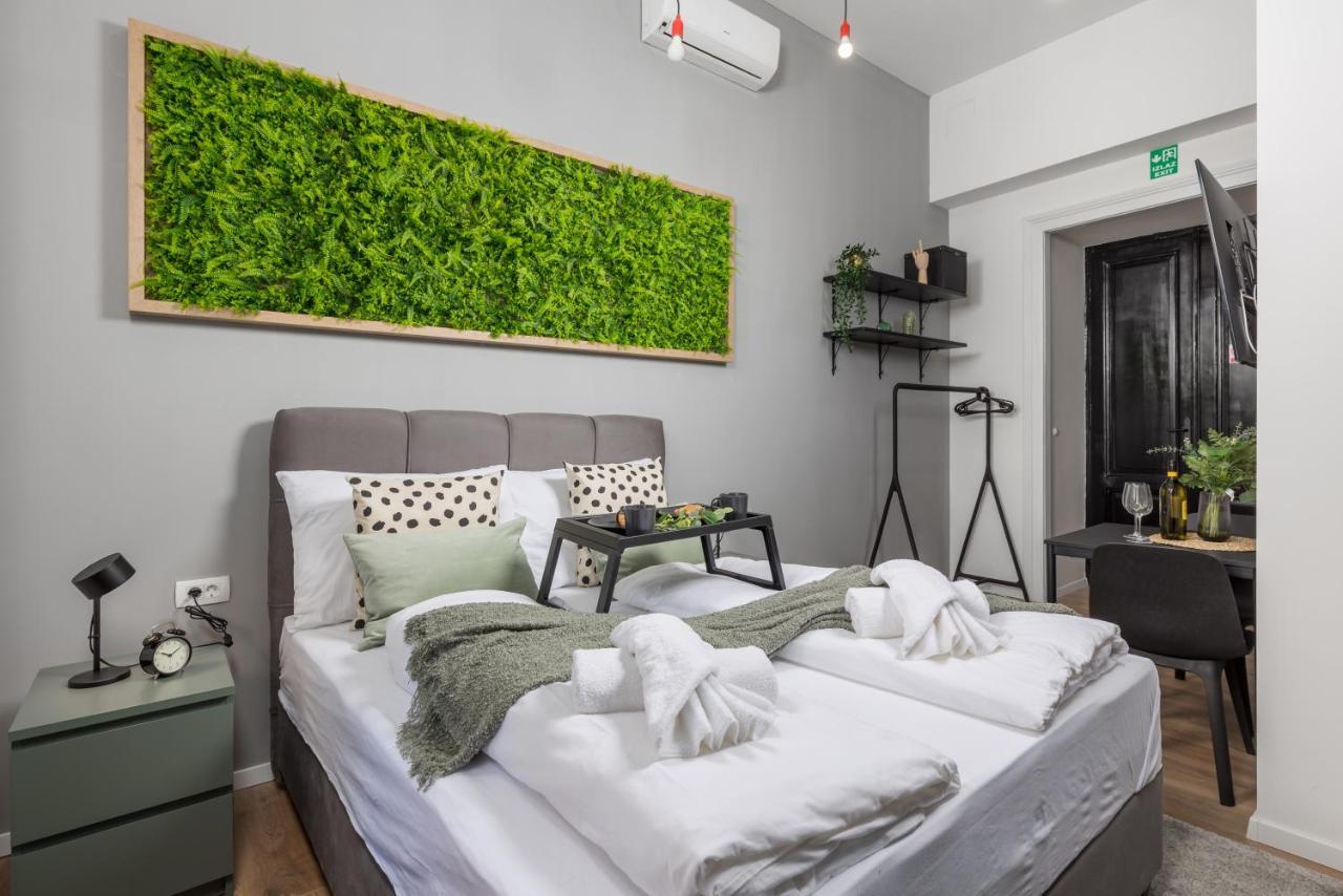 Apartments & Rooms One World Риека Экстерьер фото