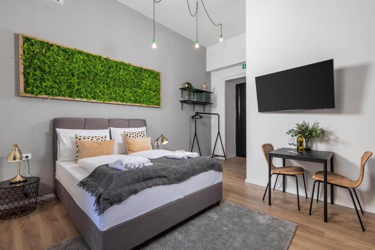 Apartments & Rooms One World Риека Экстерьер фото