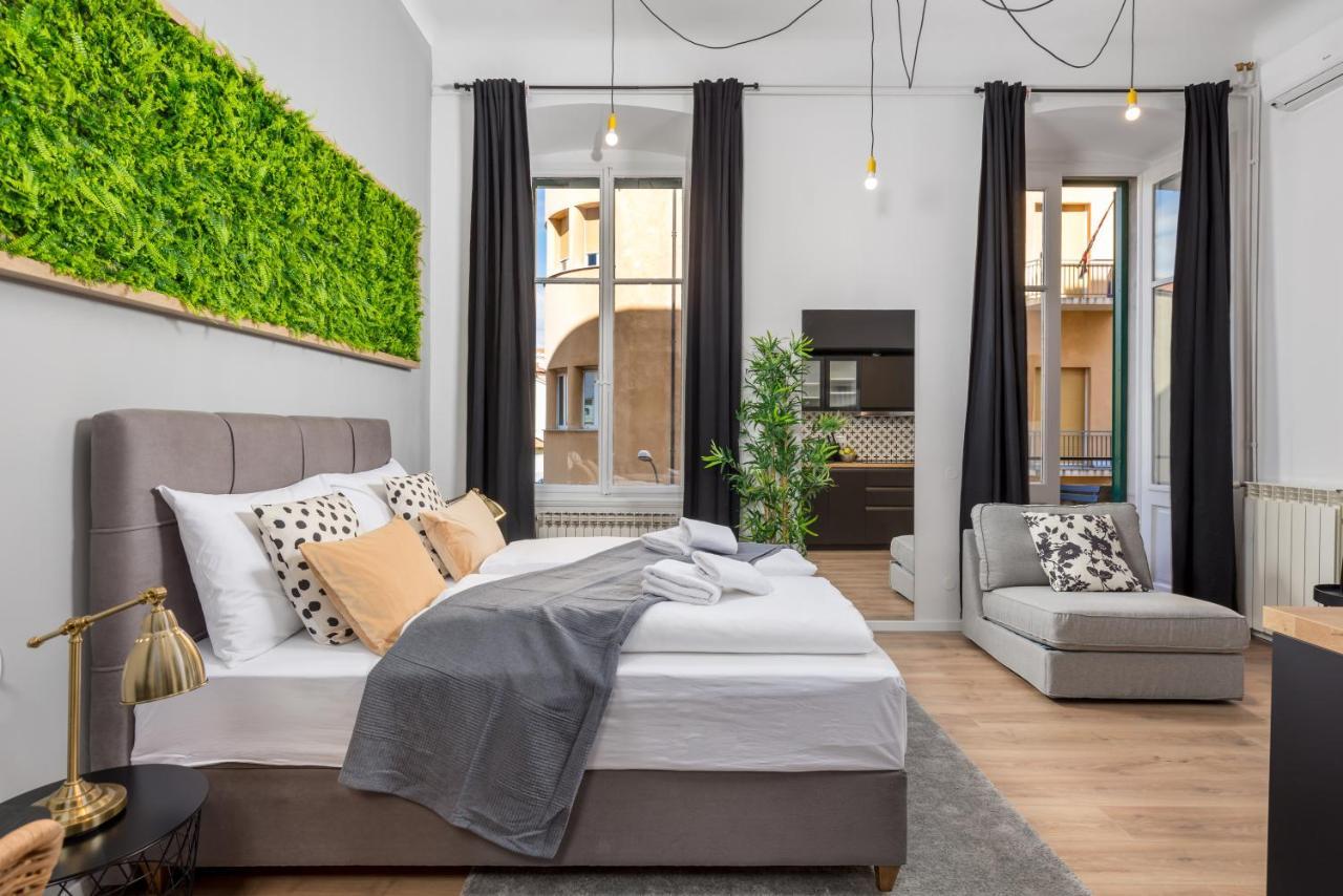 Apartments & Rooms One World Риека Экстерьер фото
