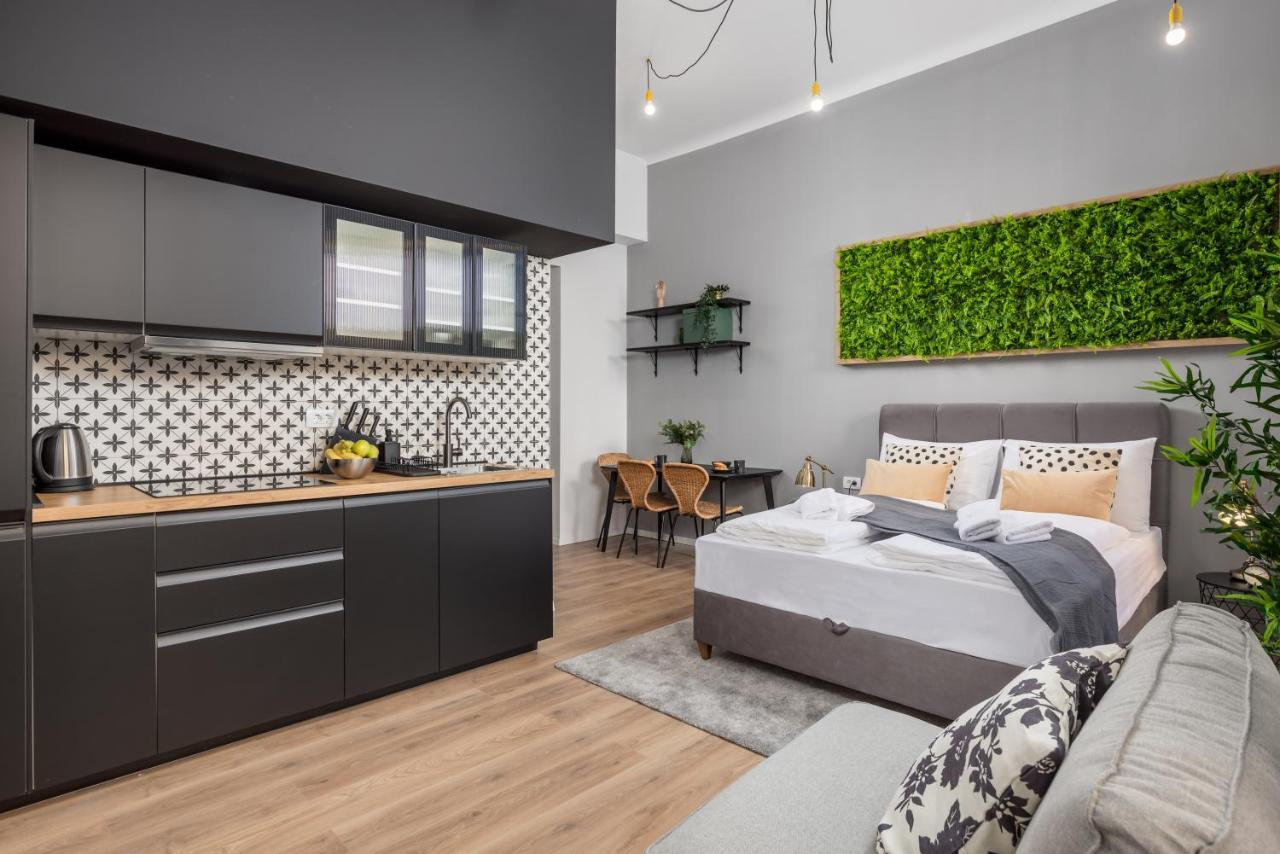 Apartments & Rooms One World Риека Экстерьер фото