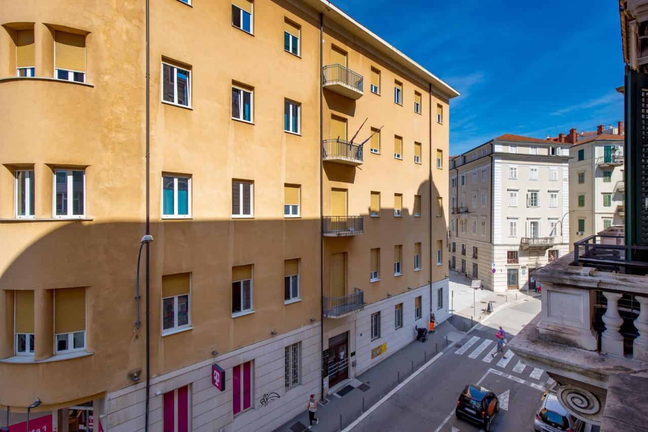 Apartments & Rooms One World Риека Экстерьер фото