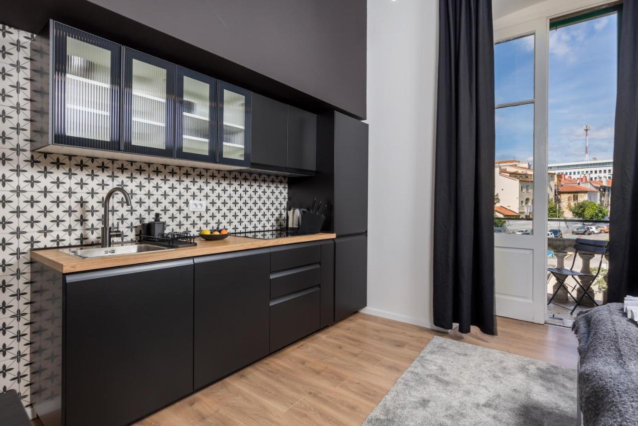 Apartments & Rooms One World Риека Экстерьер фото