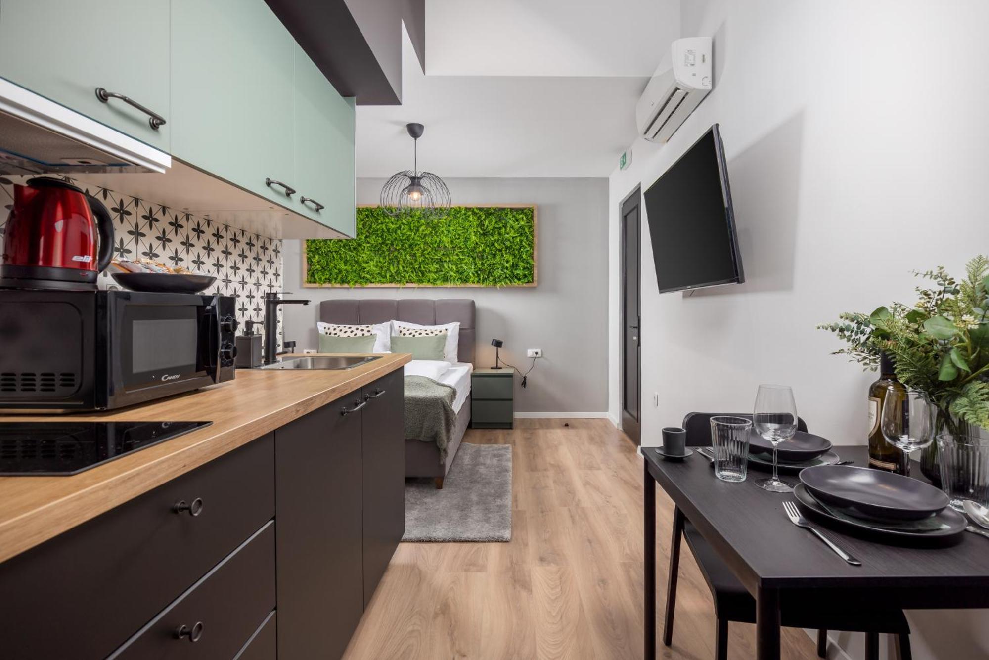 Apartments & Rooms One World Риека Экстерьер фото