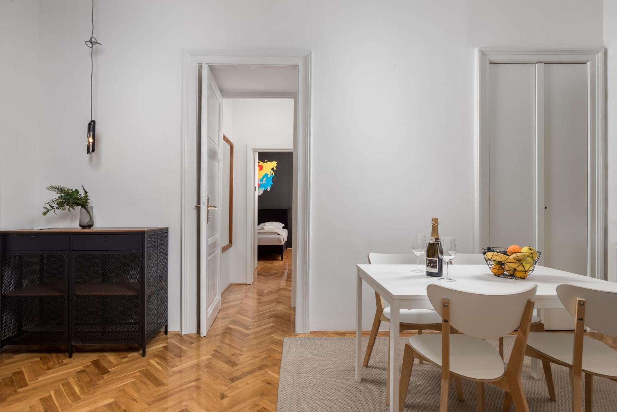 Apartments & Rooms One World Риека Экстерьер фото