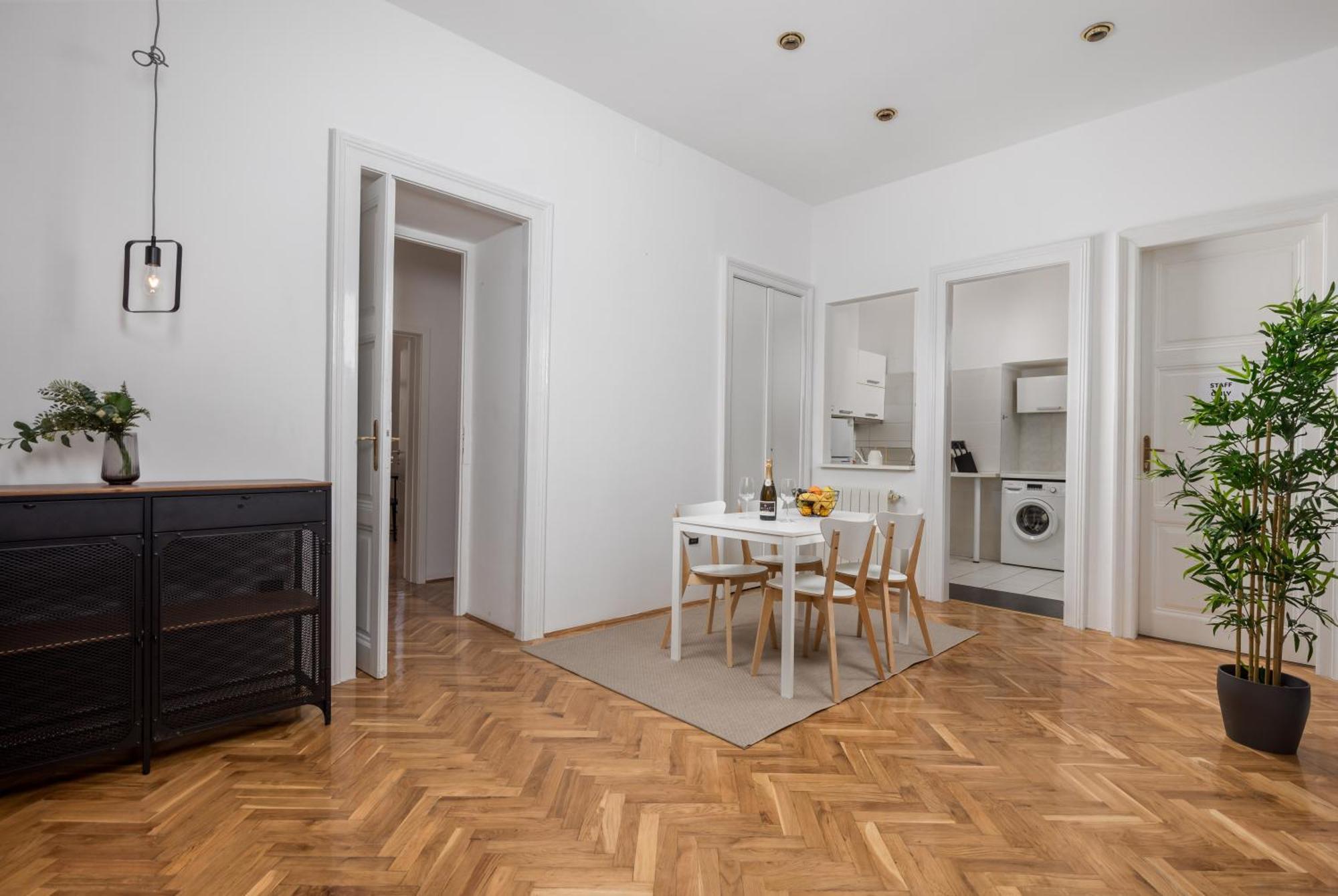 Apartments & Rooms One World Риека Экстерьер фото