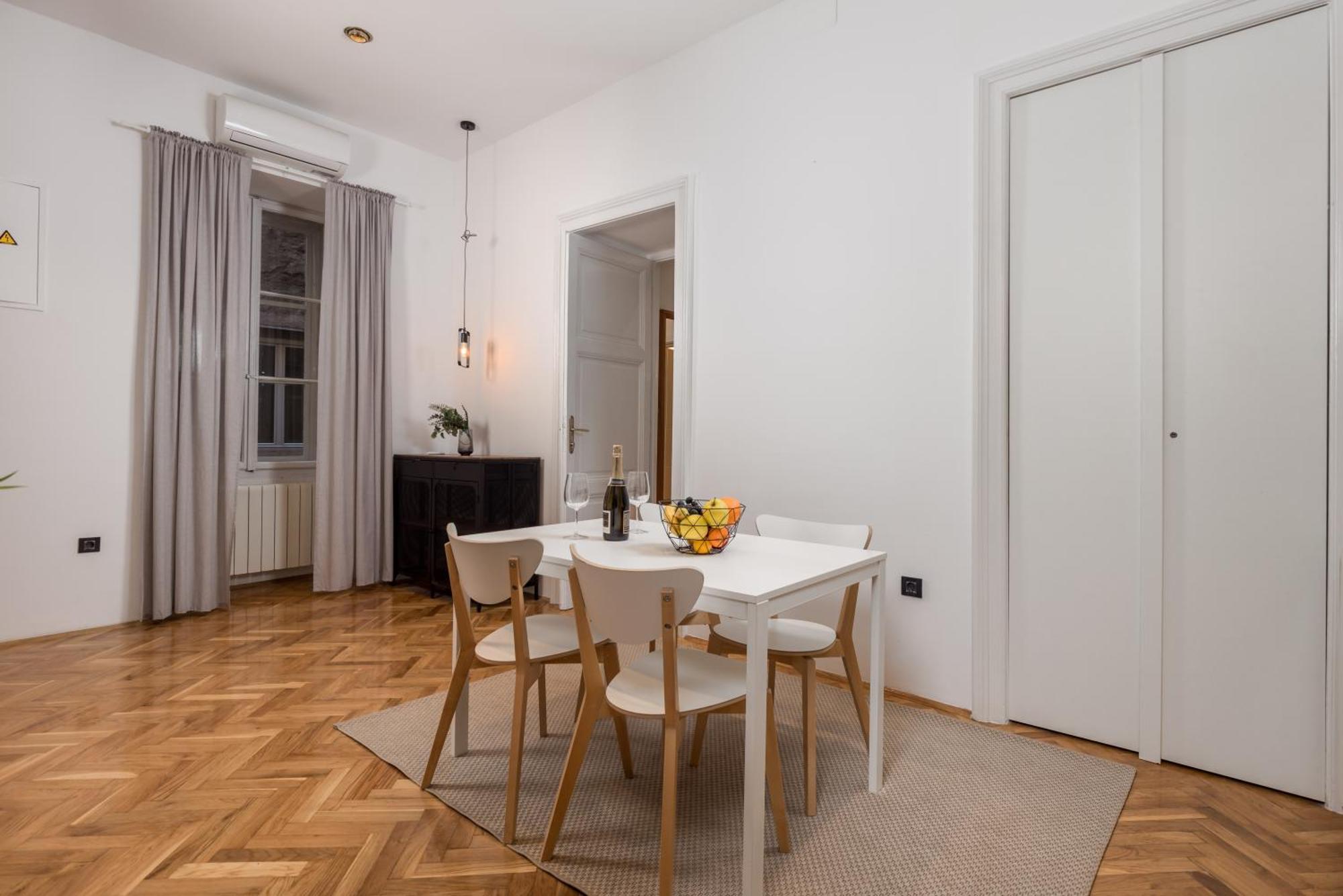Apartments & Rooms One World Риека Экстерьер фото