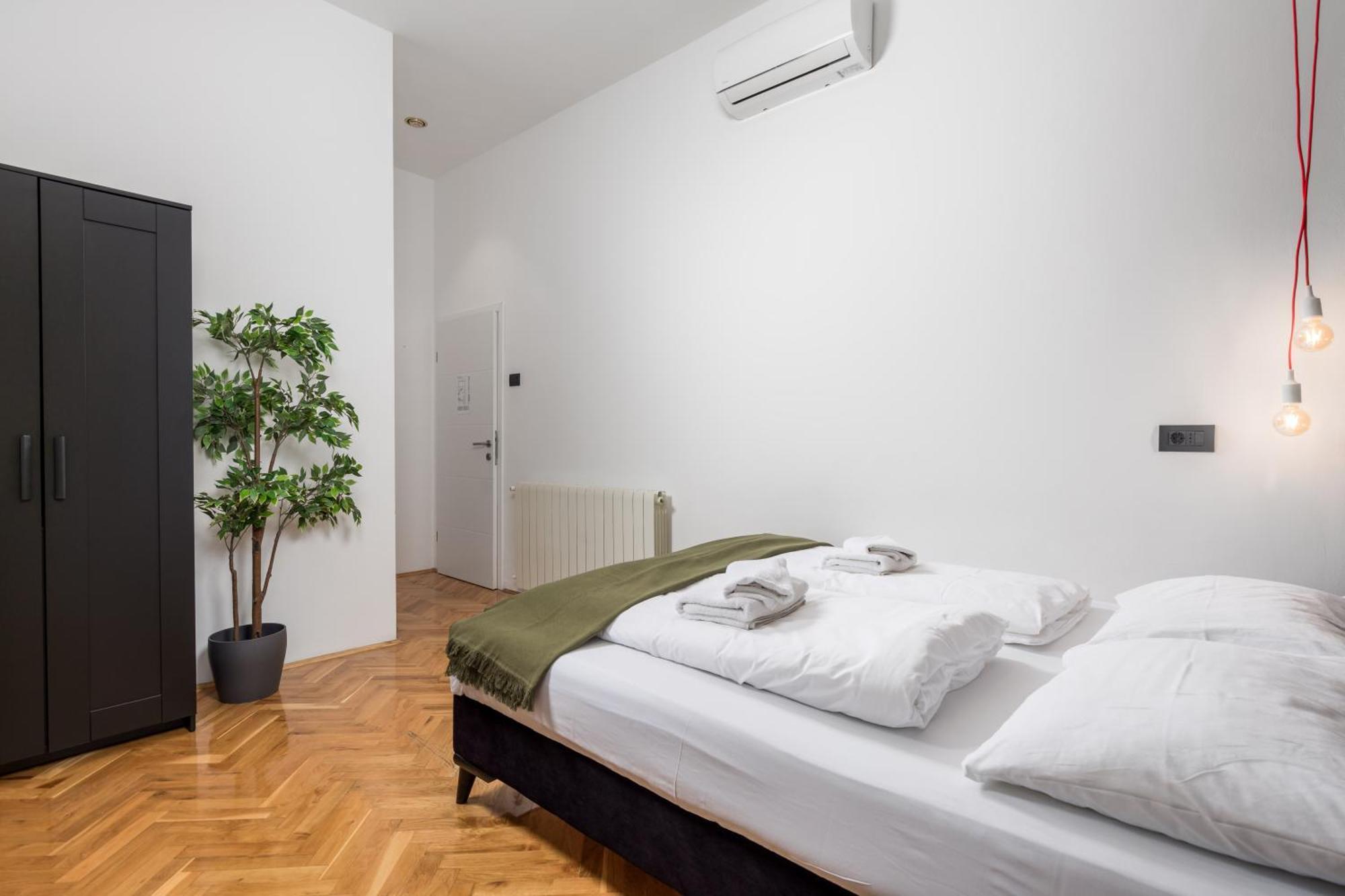 Apartments & Rooms One World Риека Экстерьер фото