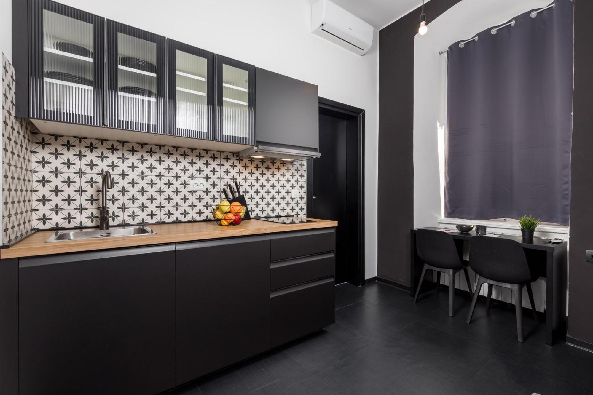 Apartments & Rooms One World Риека Экстерьер фото