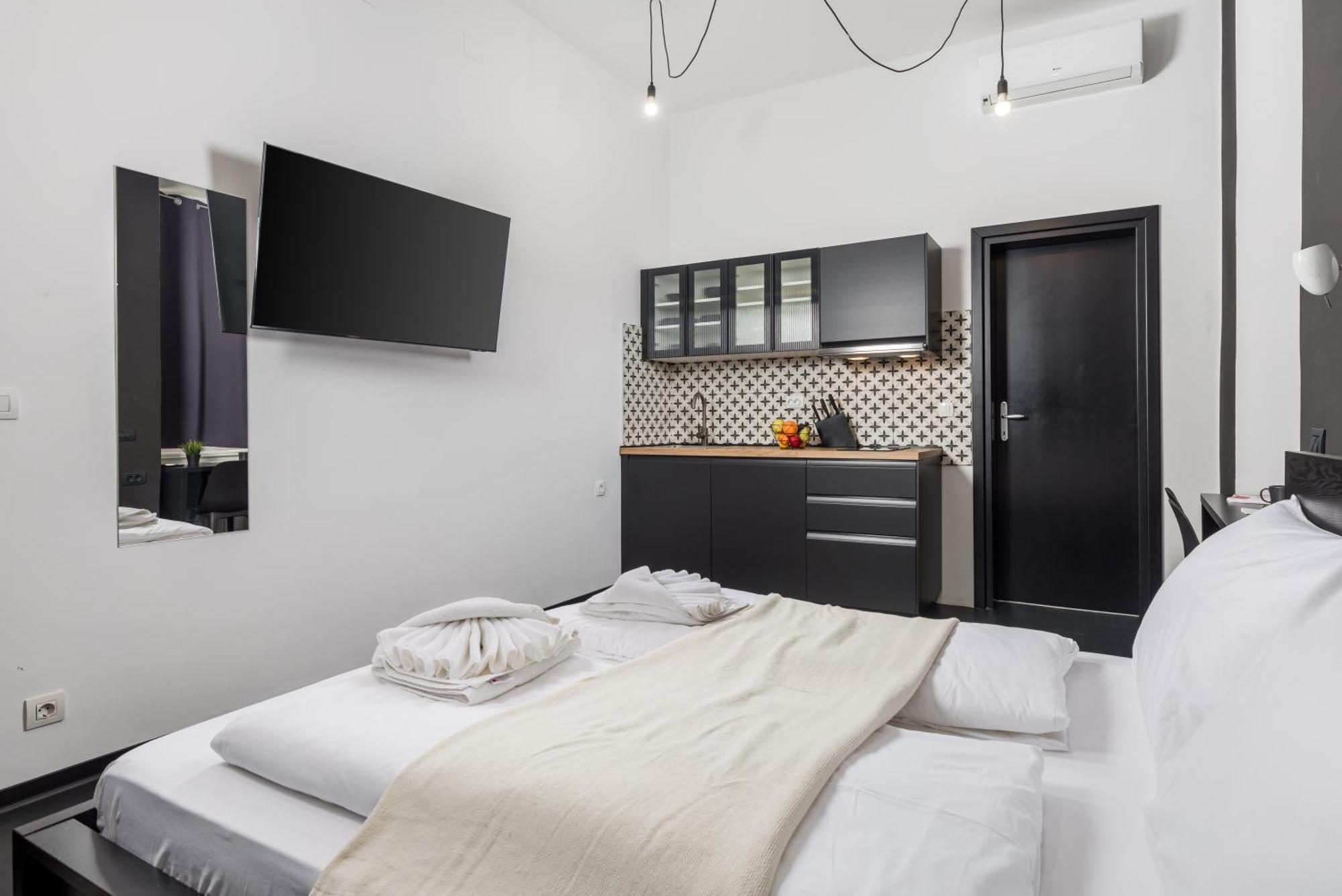 Apartments & Rooms One World Риека Экстерьер фото