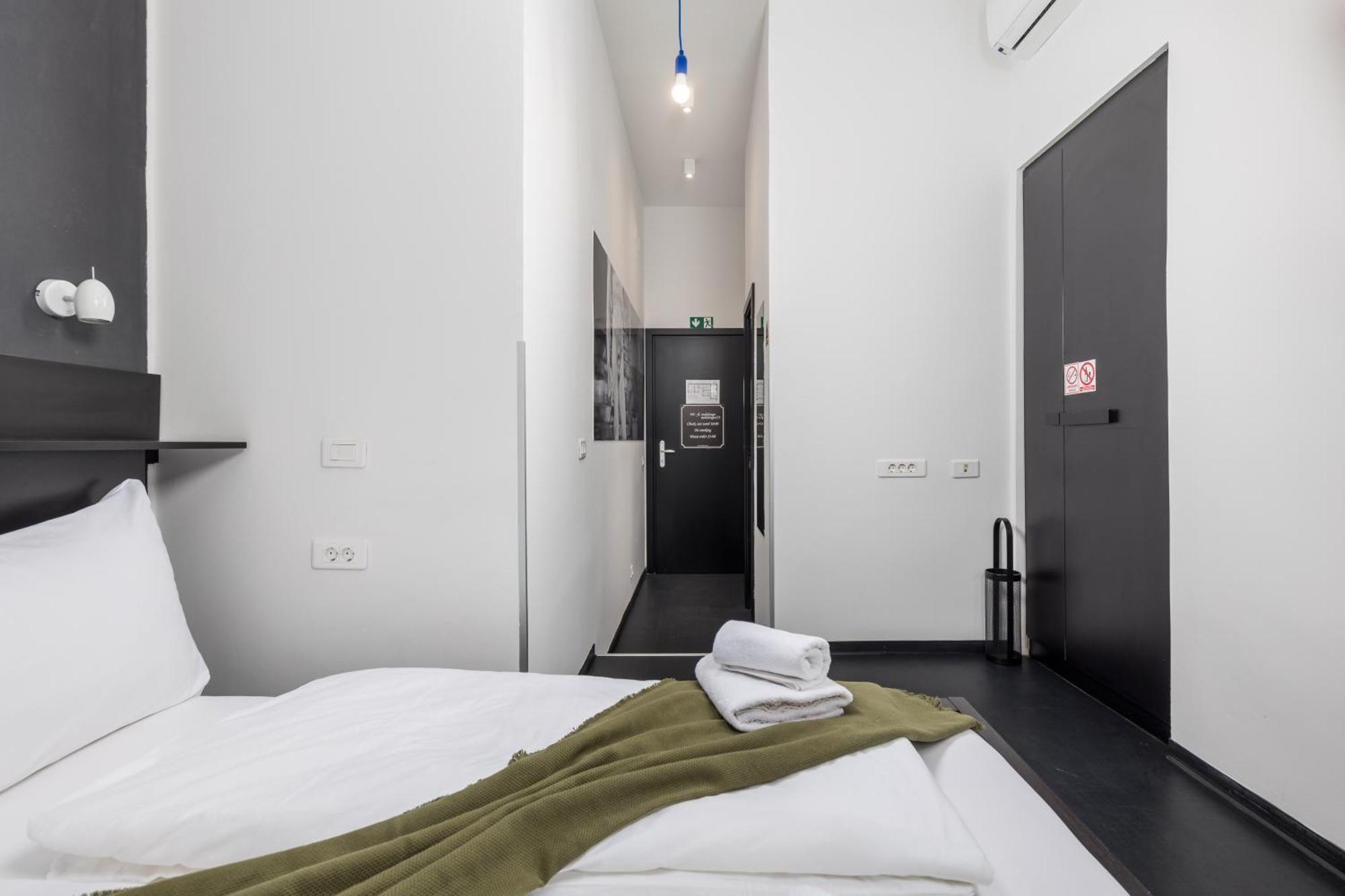 Apartments & Rooms One World Риека Экстерьер фото