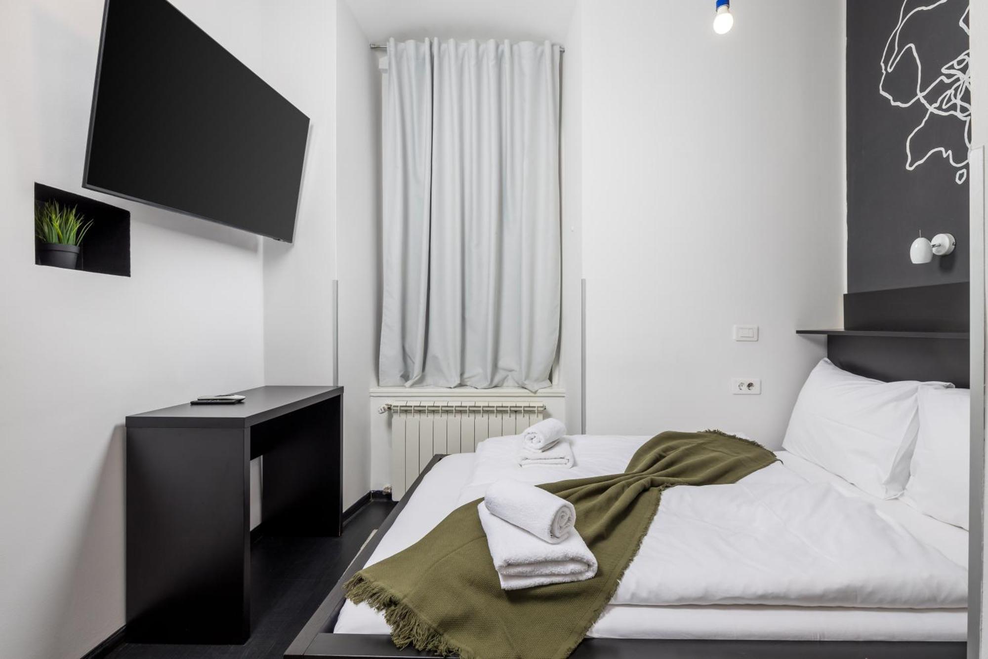 Apartments & Rooms One World Риека Экстерьер фото