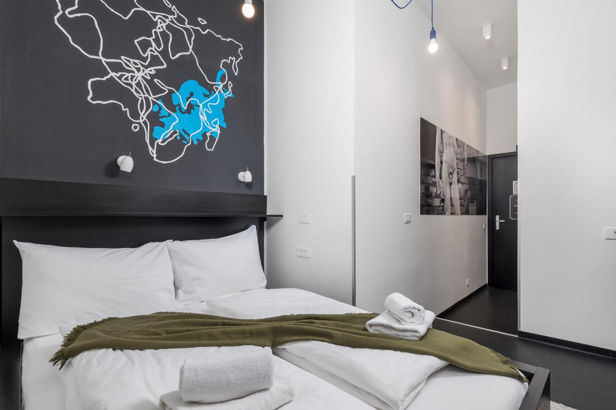 Apartments & Rooms One World Риека Экстерьер фото